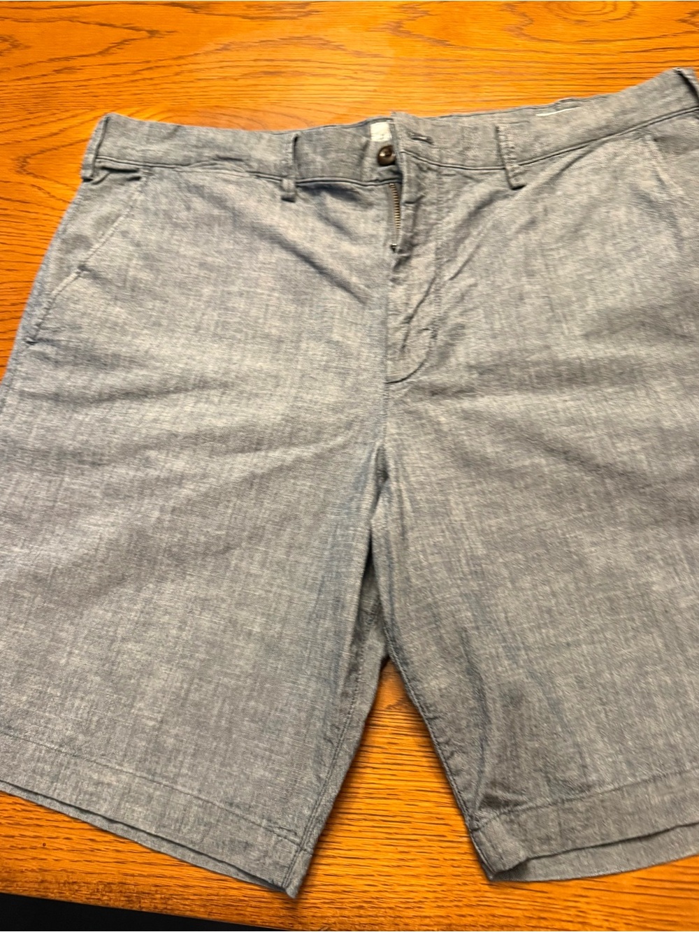 GAP Men's Light Blue Flat-Front Chambray Shorts